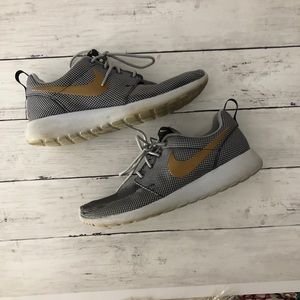 Women’s Silver and Gray Nike Roche Sneaker